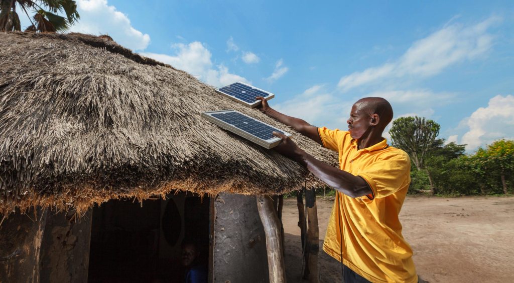 OUGANDA : la BEI prête 12,5 M$ à Fenix pour l’électrification via les kits solaires©Fenix International