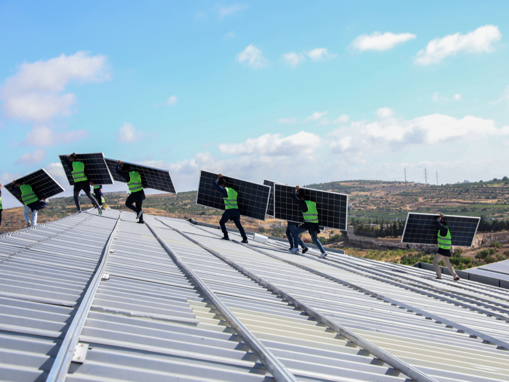AFRIQUE DE L’OUEST : EAV finance SolarX pour fournir le solaire aux entreprises©Yousefsh/Shutterstock