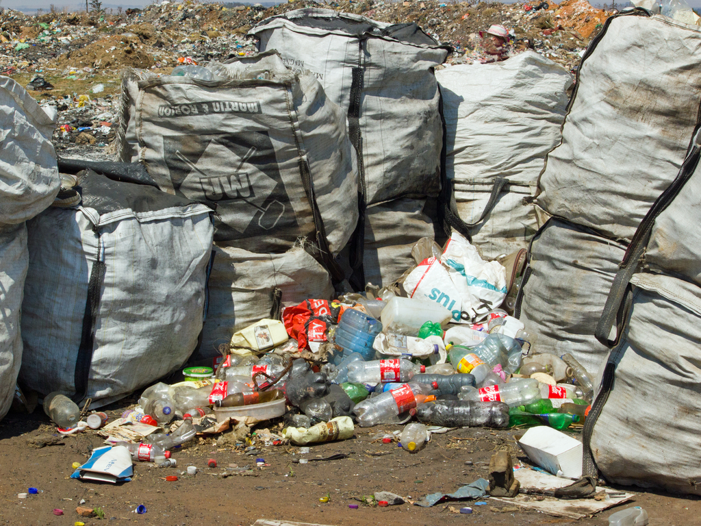 CÔTE D’IVOIRE : Nestlé et Envipur vont collecter 30 tonnes de plastiques à Abobo©dolfin / Shutterstock