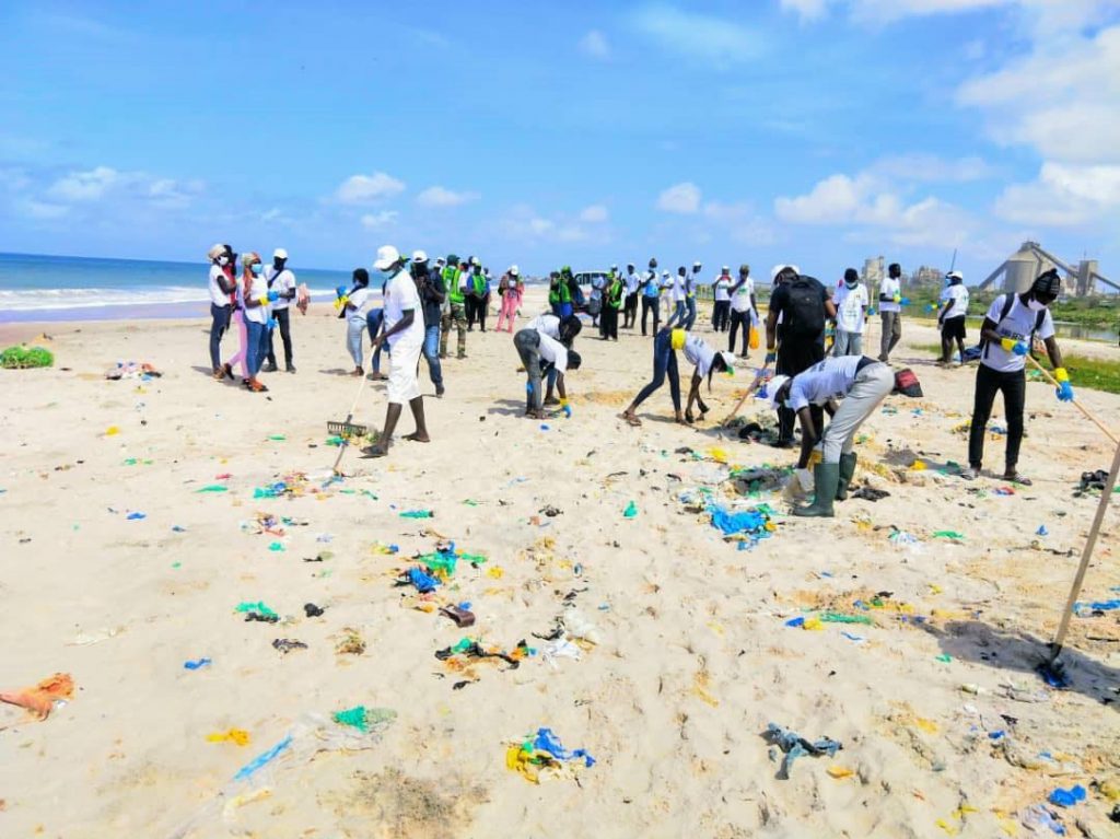 SÉNÉGAL : le Crac lance l’opération « plage zéro déchet » à Bargny©Eiffage au Sénégal