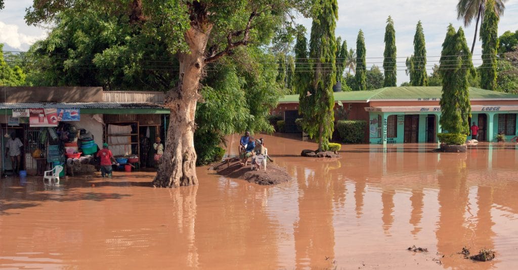CAMEROUN : Douala croupie sous les eaux à cause du changement climatique©Vadim Petrakov/Shutterstock