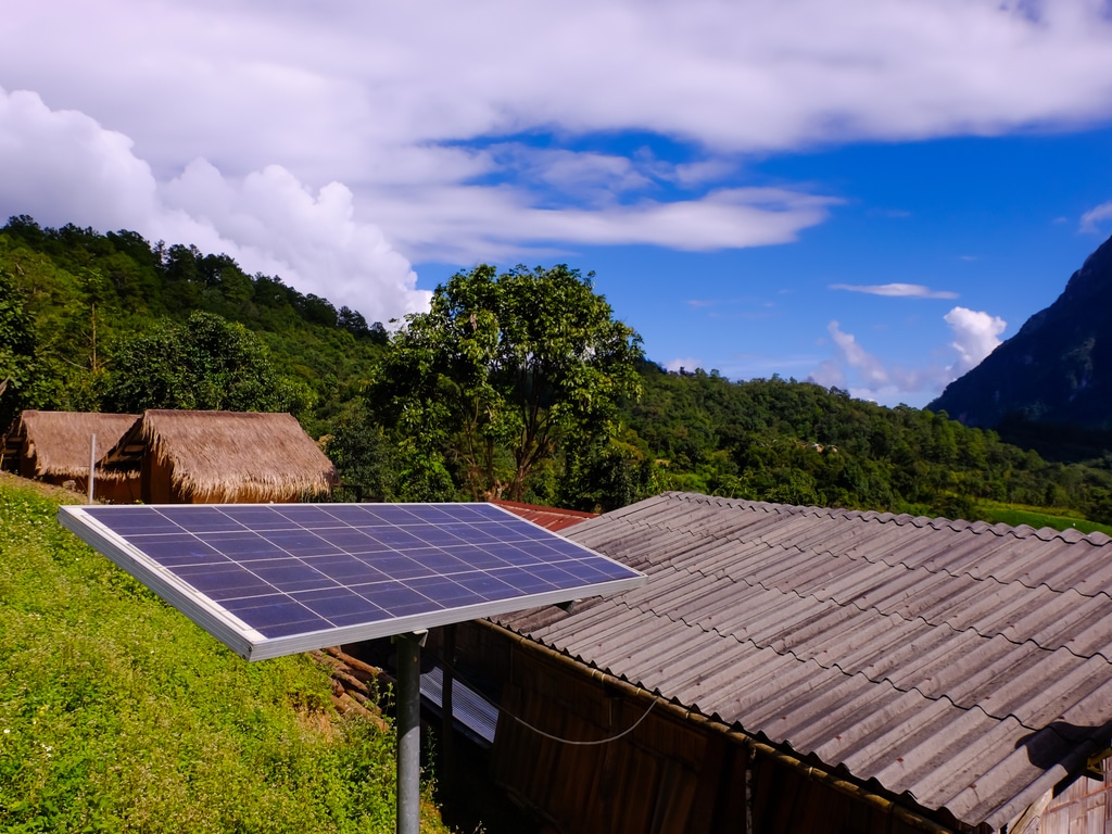 AFRIQUE : Ignite Power veut acquérir 300 000 systèmes solaires domestiques©Khamkhlai Thanet/Shutterstock