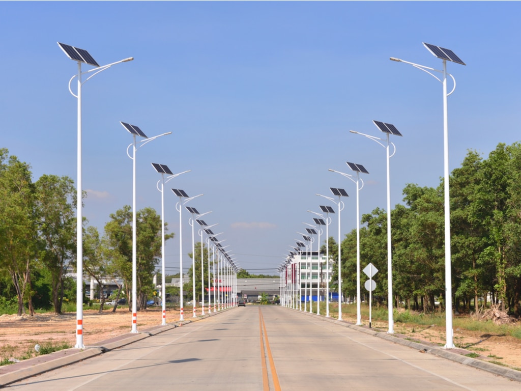 The municipality of Hay Al-Andalus has just completed the pilot phase of a project to install 1,000 solar-powered street lamps to improve public lighting in this city in north-west Libya.