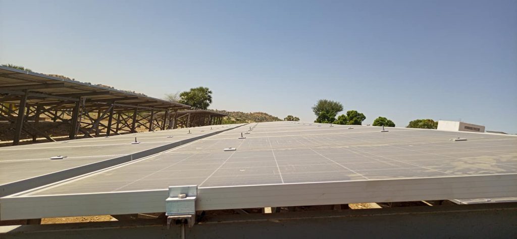 TCHAD : un parc solaire (500 kWc) pour améliorer l’approvisionnement en eau d’Abéché©Abou Simbil /Shutterstock