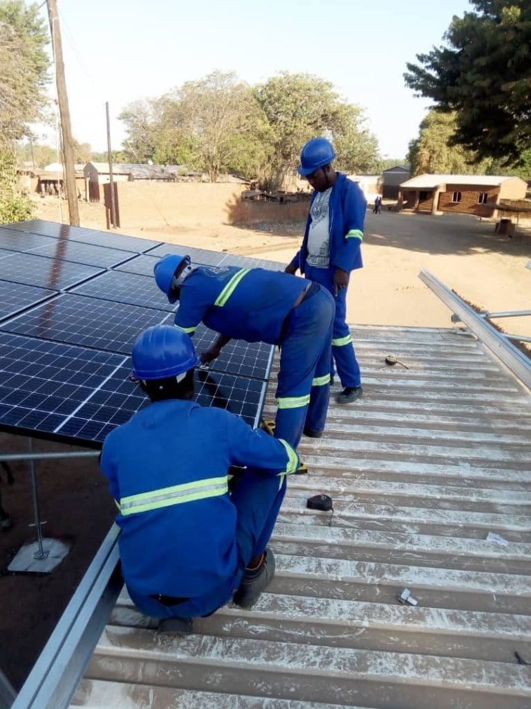 LESOTHO : SustainSolar installera 7 mini-grids solaires conteneurisés pour OnePower©SustainSolar