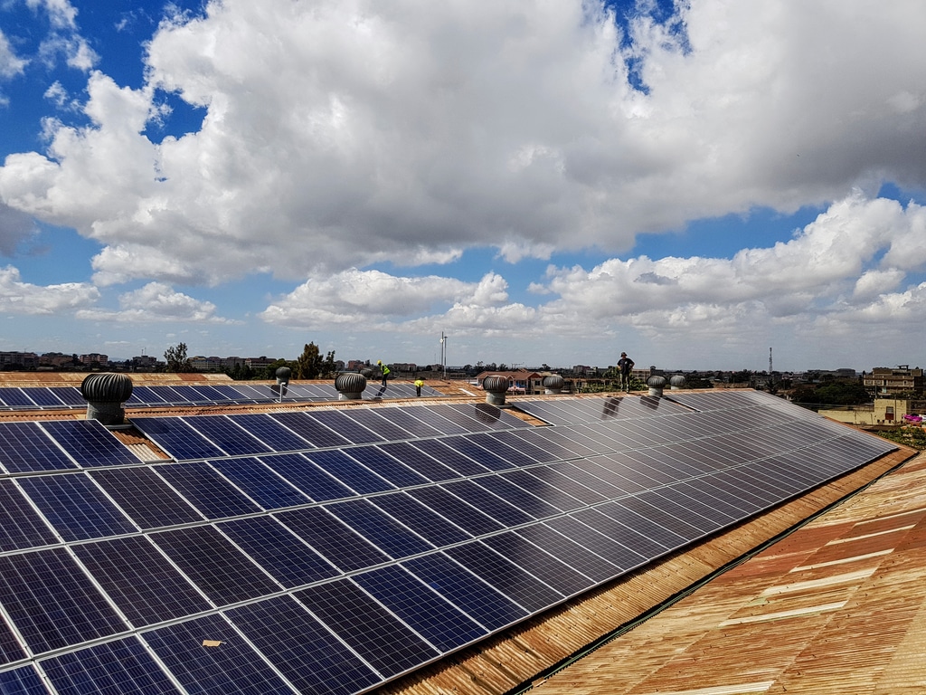 KENYA : l’appétit des entreprises pour les systèmes solaires autonomes menace KPLC©Sebastian Noethlichs/Shutterstock
