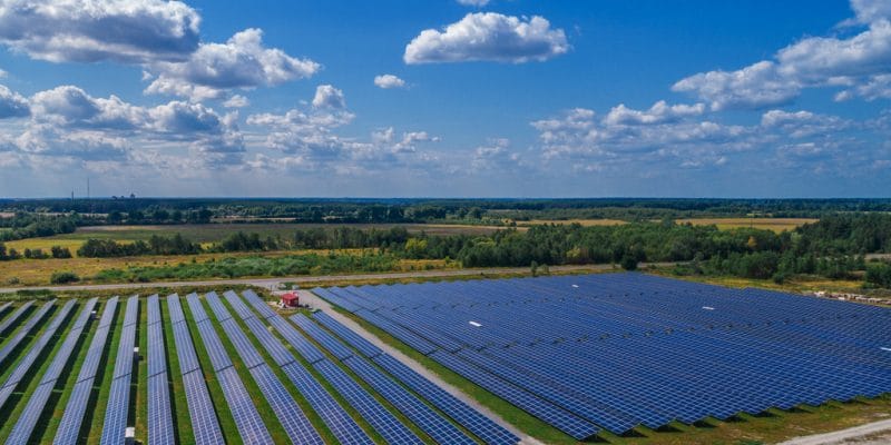 SÉNÉGAL : ERS et CFM installeront une centrale solaire (30 MWc) avec stockage à Niakhar©Ruslan Ivantsov/Shutterstock