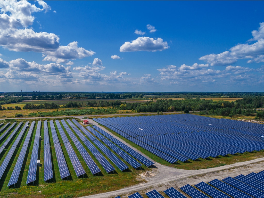SÉNÉGAL : ERS et CFM installeront une centrale solaire (30 MWc) avec stockage à Niakhar©Ruslan Ivantsov/Shutterstock