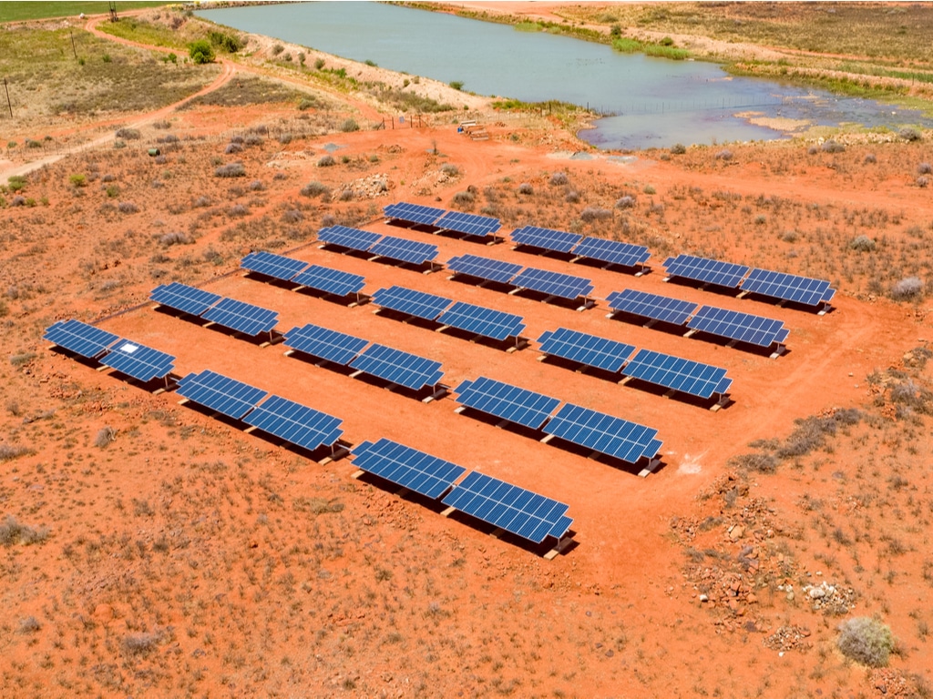AFRICA: UNHCR calls for tenders for 10 solar hybrid systems in three countries©iFlairphoto/Shutterstock