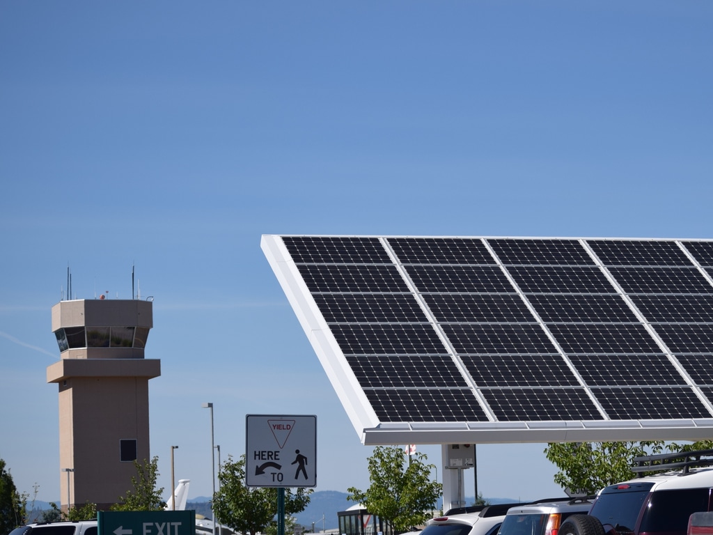 ESWATINI : un appel d’offres pour une centrale solaire à l’aéroport de Lubombo©Zakkira/Shutterstock