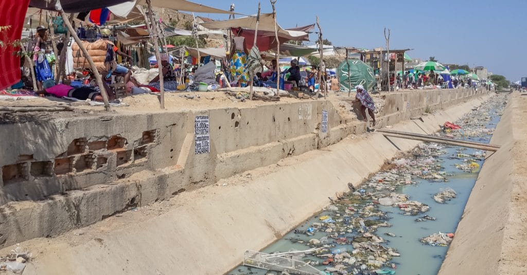 SENEGAL: the government raises awareness on sustainable waste management in Tivaouane©Fabian Plock/Shutterstock