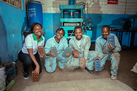 KENYA : Nzambi Matee récompensée pour son projet de recyclage des déchets plastiques©Gjenge Makers