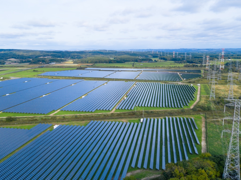 ANGOLA : Total et Greentech vont construire une centrale solaire de 35 MWc à Lubango©metamorworks/Shutterstock