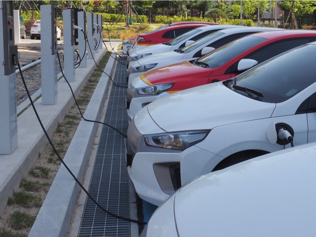 ZIMBABWE: DPA to install 17 electric car charging stations ©sungsu han/Shutterstock