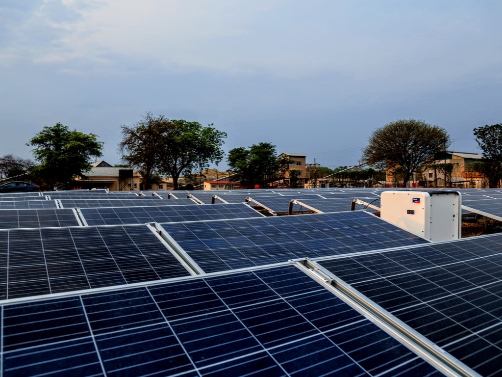 TCHAD : Doba se dotera bientôt d’une centrale solaire photovoltaïque de 2 MWc ©Sebastian Noethlichs/Shutterstock