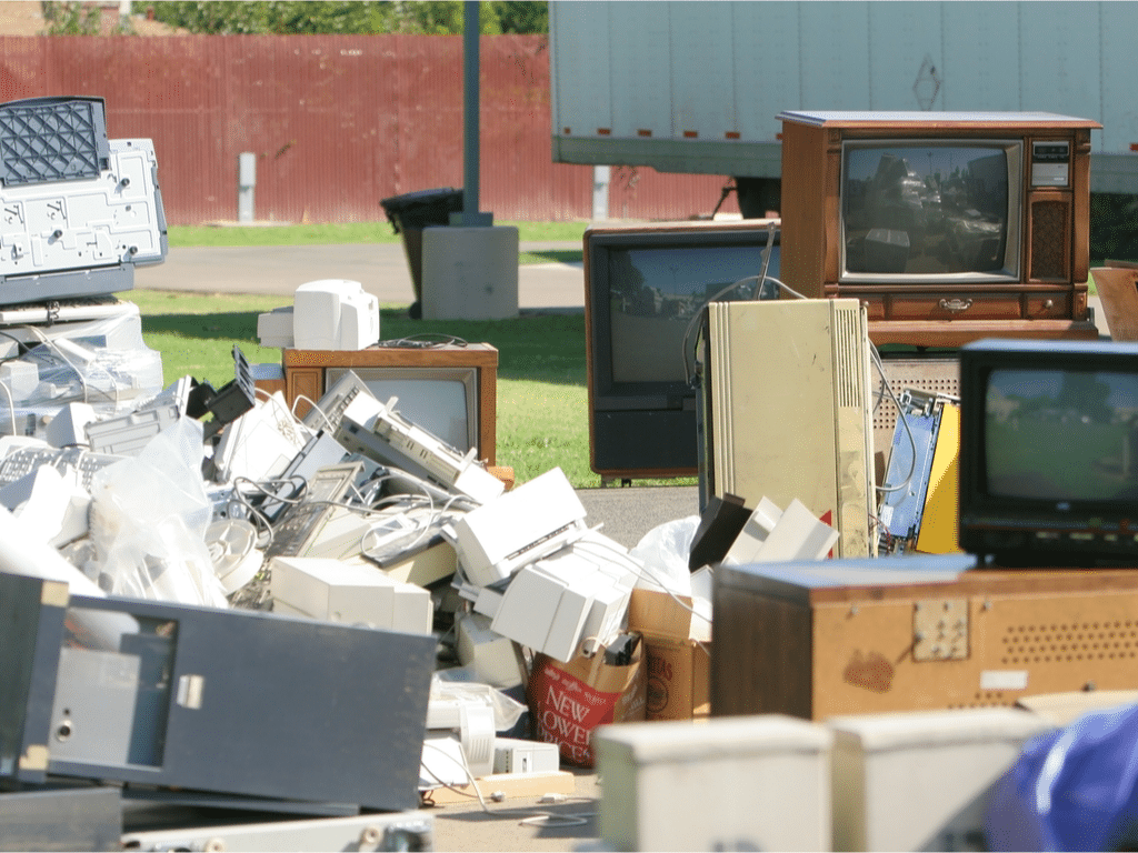 GHANA : le pays se dote d’un centre dédié à la gestion des déchets électroniques ©imging/Shutterstock