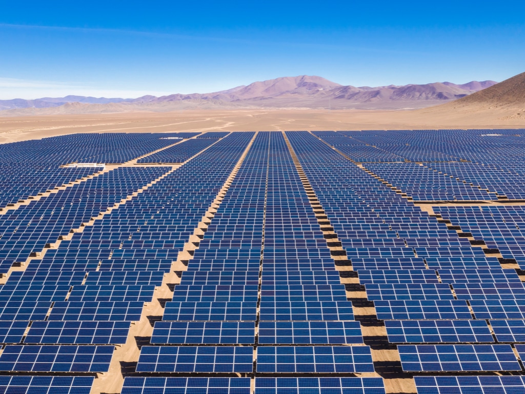 ÉGYPTE : la BAD valide un prêt de 27 M$ pour la centrale solaire de Kom Ombo (200 MWc) ©abriendomundo/Shutterstock