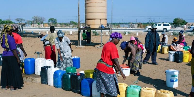 DRINKING WATER IN AFRICA: Self-sufficient solutions are needed in rural areas© Artush/Shutterstock