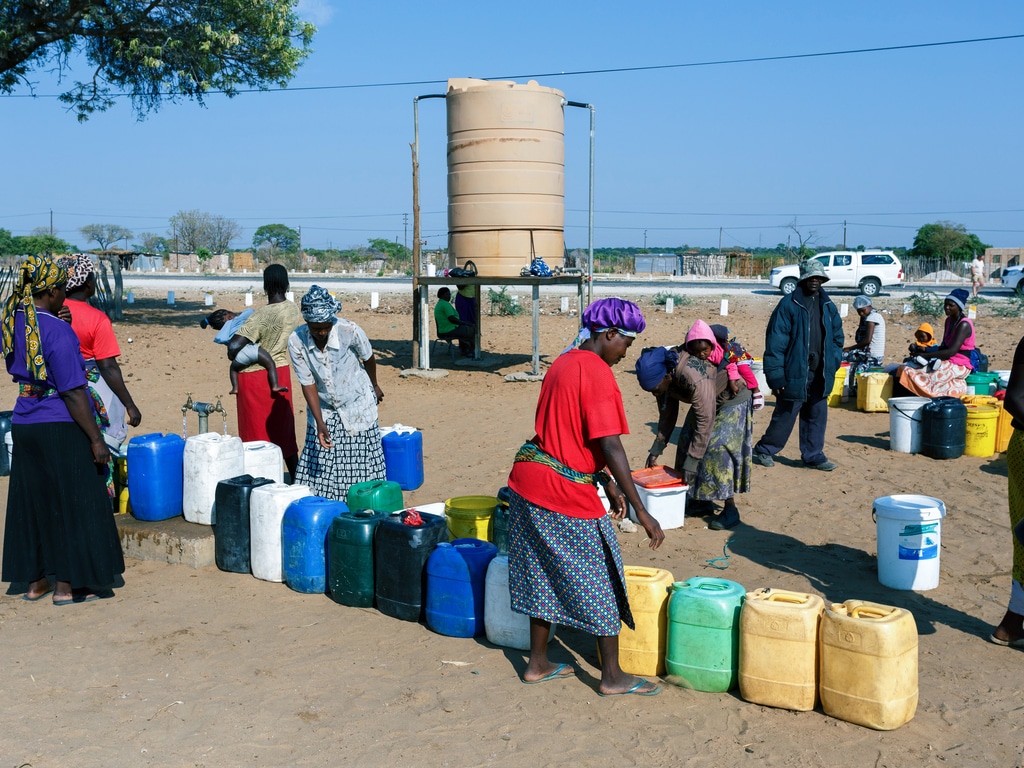 DRINKING WATER IN AFRICA: Self-sufficient solutions are needed in rural areas© Artush/Shutterstock