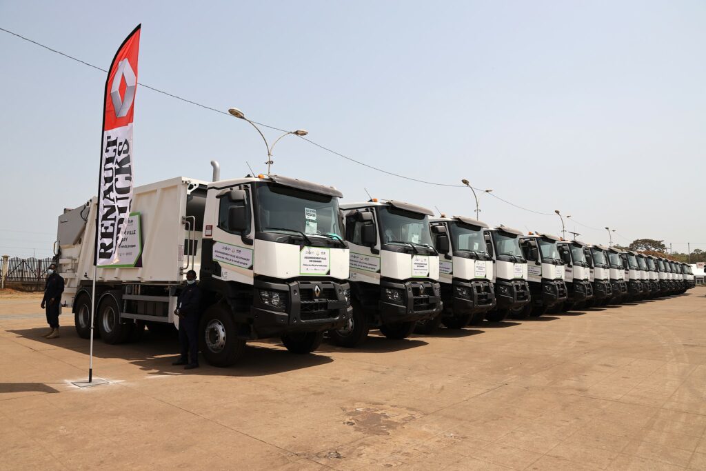 GUINÉE : Anasp reçoit 56 camions pour améliorer la collecte des déchets à Conakry©Présidence de la République de Guinée