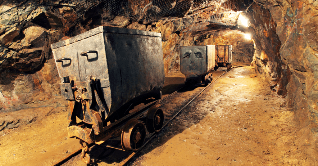 NIGER: Cominak uranium mine closure and radioactive pollution©TTstudio/Shutterstock