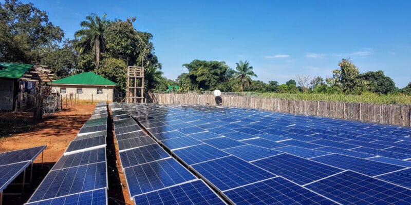 ZAMBABWE : les producteurs d’énergie solaire exonérés d’impôts pendant 5 ans © Sebastian Noethlichs/ Shutterstock
