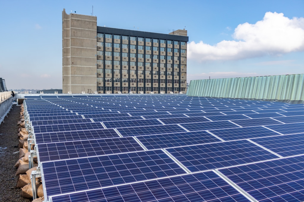 AFRIQUE DU SUD : DPA annule un contrat de location de 10 MWc d’énergie solaire © RWThomas/Shutterstock