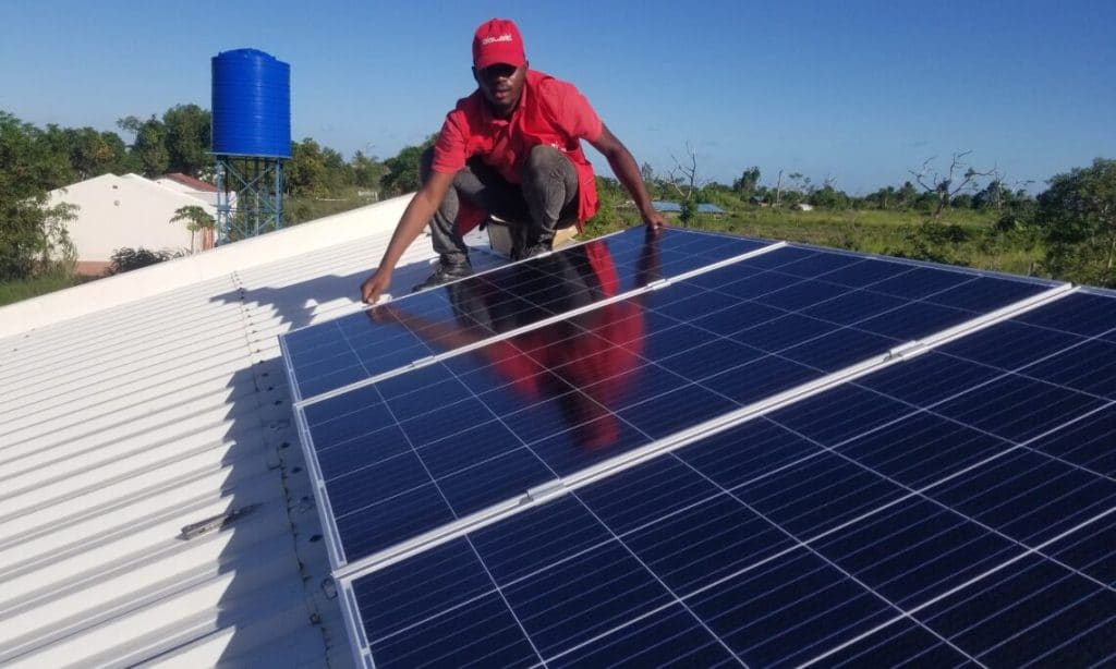 MOZAMBIQUE : financé par Power Africa, SolarWorks ! solarise 92 cliniques à Sofala© Usaid