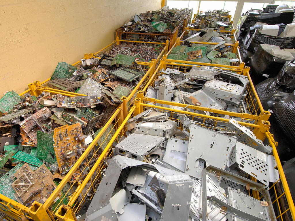 AFRICA: E-waste threatens the health of millions of children ©Photoagriculture/Shutterstock