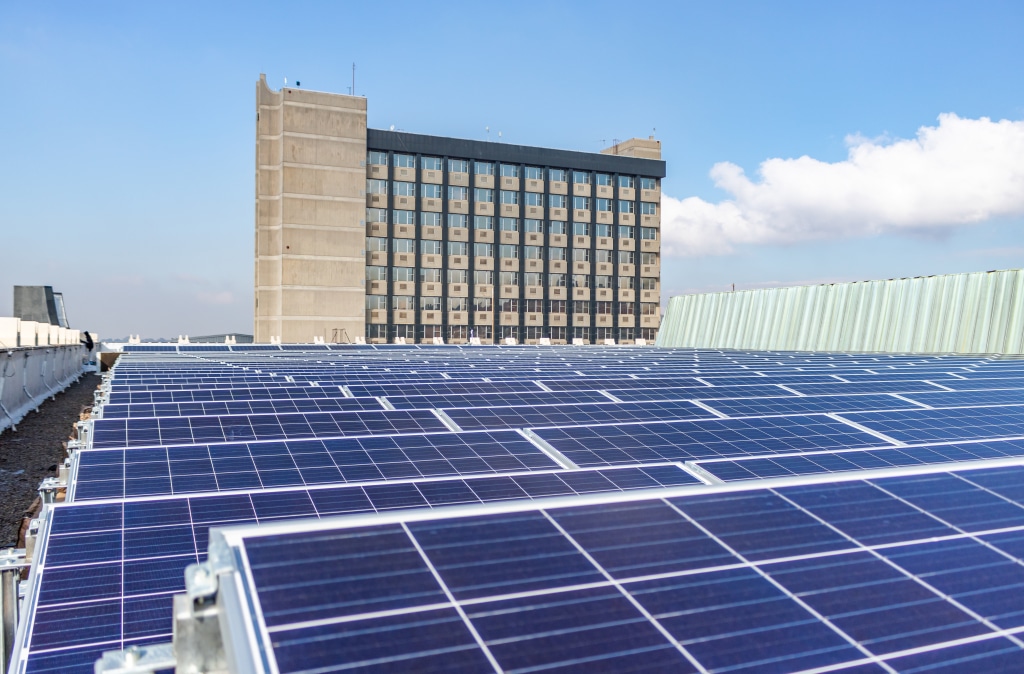 ZIMBABWE: Old Mutual bets on self-consumption with a 648 kWp solar plant© RWThomas/Shutterstock