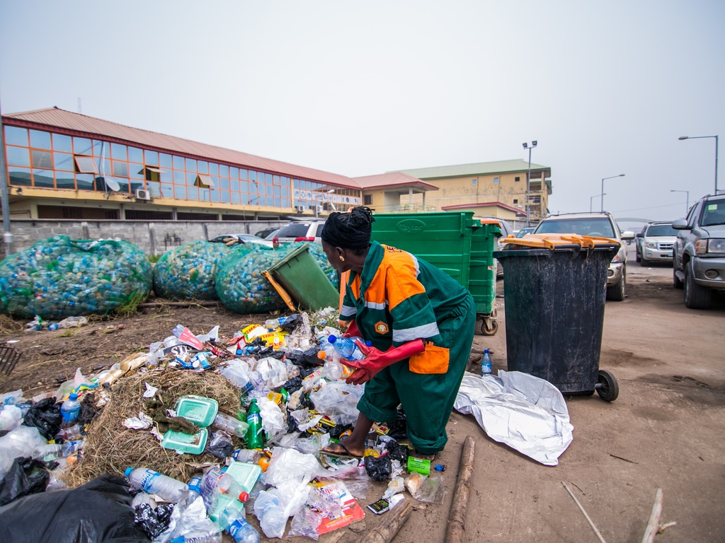 UGANDA: Women at the heart of sustainable plastic waste management?©shynebellz/Shutterstock