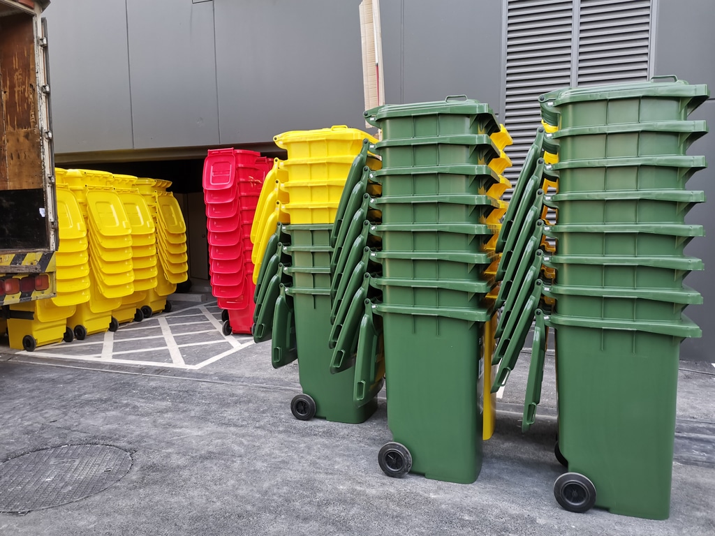 GABON: Installing waste bins in households to clean up Libreville ©SimpleBen.CNX/Shutterstock
