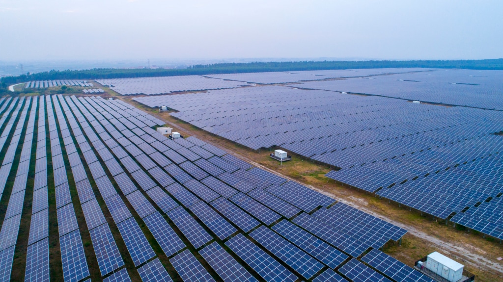 TOGO: a call for tenders from Arise IIP for a solar power plant (390 MWp) with storage © city hunter/Shutterstock