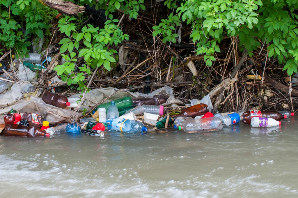 RDC : Innovert va transformer les déchets plastiques du lac Kivu en pavés. © Benedek Alpar /Shutterstock