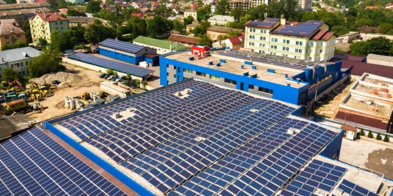 NIGERIA: Daystar Power installs rooftop solar plant for UAC in Ikeja© Bilanol/Shutterstock