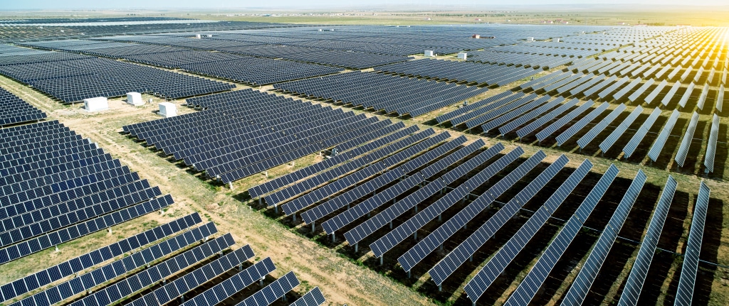 AFRIQUE DU SUD : Eskom investira 7,3 Md$ dans des parcs solaires et éoliens en 9 ans ©Jenson/Shutterstock