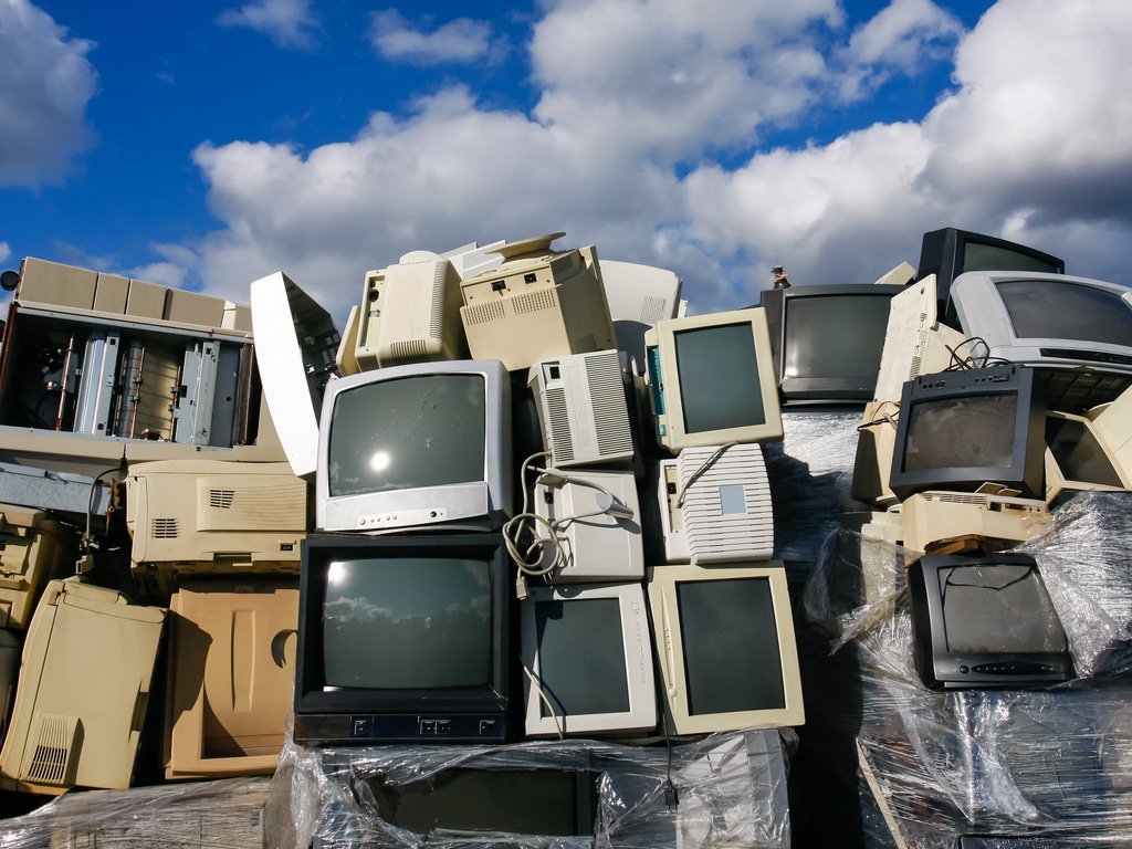 AFRICA: Closing the Loop and TCO support Philips in managing its e-waste©ShutterPNPhotography/Shutterstock