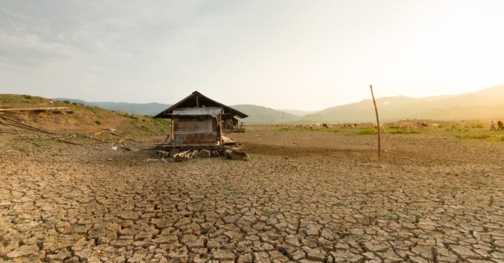 AFRICA: Global warming threatens over 100 million people©Piyaset/Shutterstock