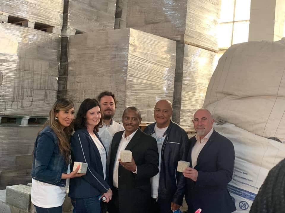 AFRIQUE DU SUD : une nouvelle usine recycle le polystyrène en pavés à Khaya Khanya©Association du polystyrène de l’Afrique du Sud