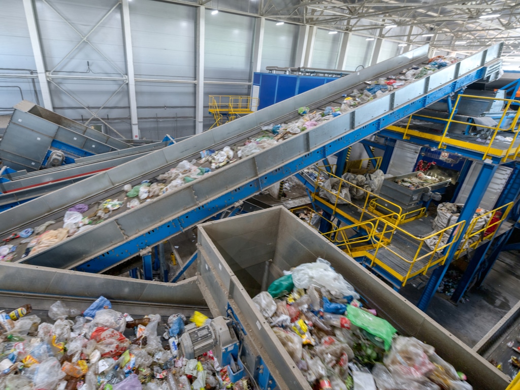 EGYPT: Dow and WasteAid commit to recycling plastic waste©Nordroden/Shutterstock