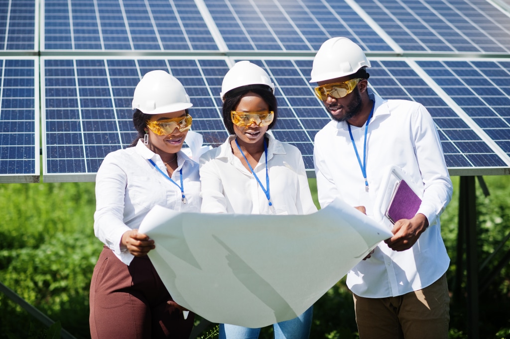 CÔTE D’IVOIRE : EDFI finance l’entrepreneuriat féminin dans les énergies propres ©AS photostudio/Shutterstock
