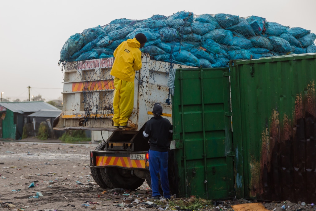 TOGO : la BOAD subventionne les ONG Stadd et Enpro pour la gestion des déchets à Lomé ©Chadolfskio/Shutterstock