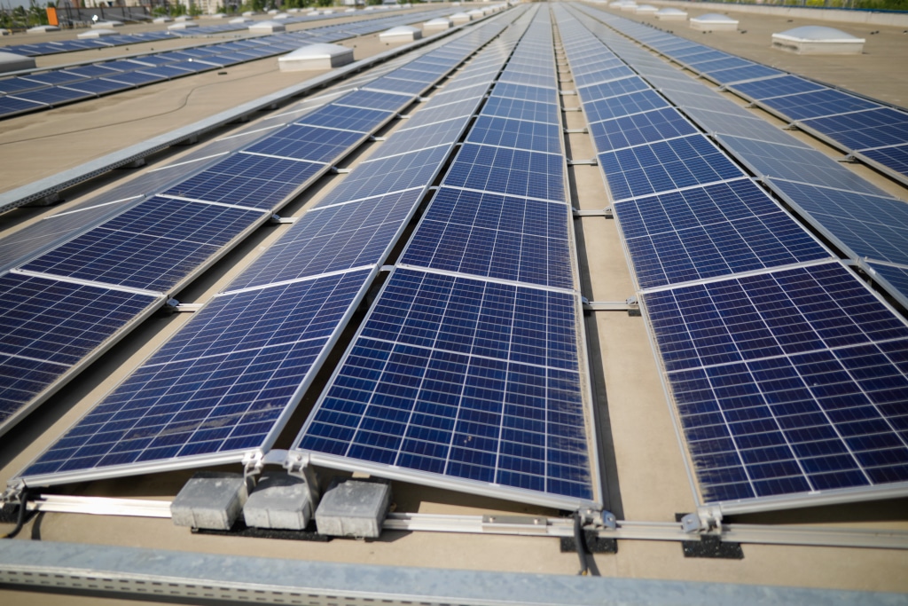 AFRIQUE : l’AGF accorde une garantie à Empower pour fournir du solaire aux entreprises © Mircea Moira/Shutterstock