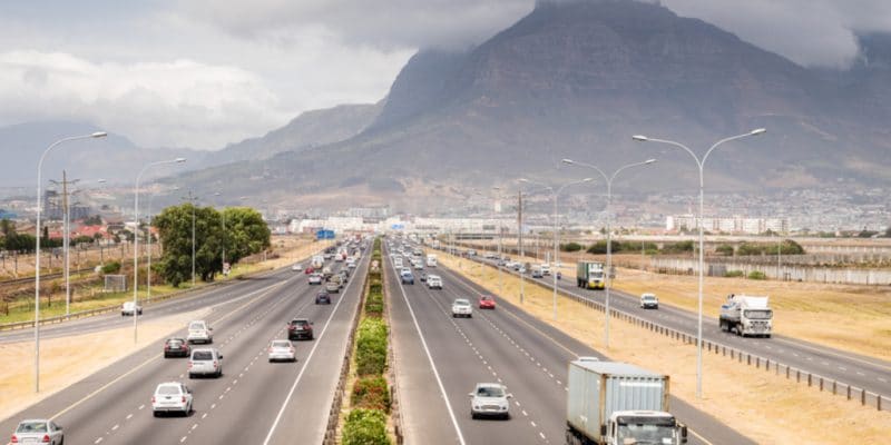 SOUTH AFRICA: when technology invites itself into Cape Town's road traffic©Alexey Stiop/Shutterstock