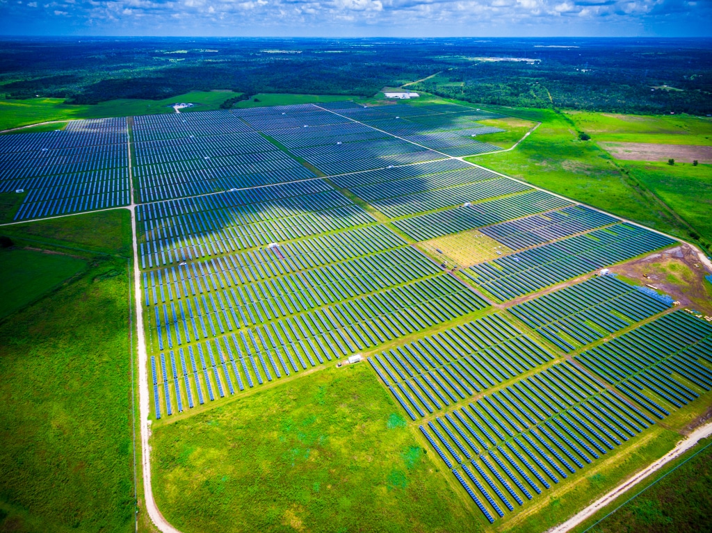 MAURICE : CEB lance des appels d’offres pour 140 MW d’énergie solaire avec stockage ©Roschetzky Photography/Shutterstock