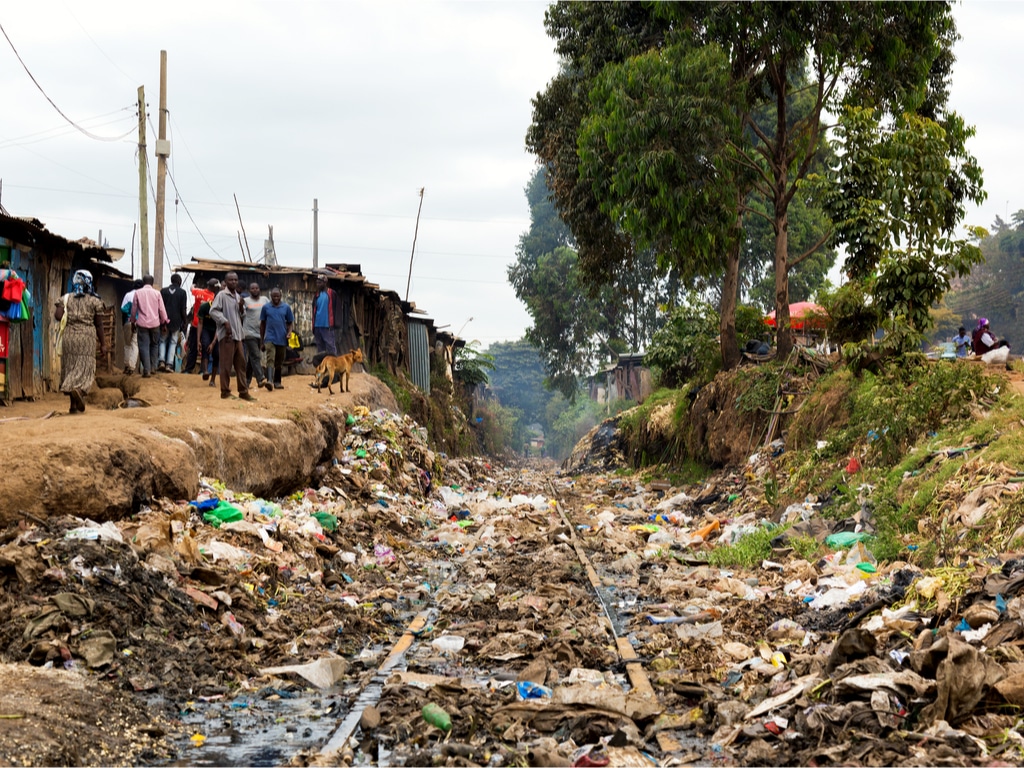 KENYA : l’application « Hatua » signale l’élimination illégale des déchets à Nairobi©Nick N A/Shutterstock