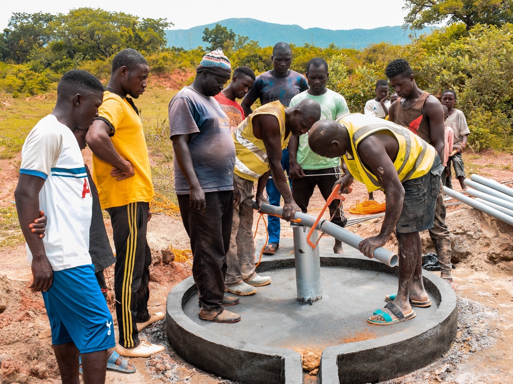 BURKINA FASO : un appel d’offres pour 13 systèmes d’approvisionnement en eau potable©Oni Abimbola/Shutterstock
