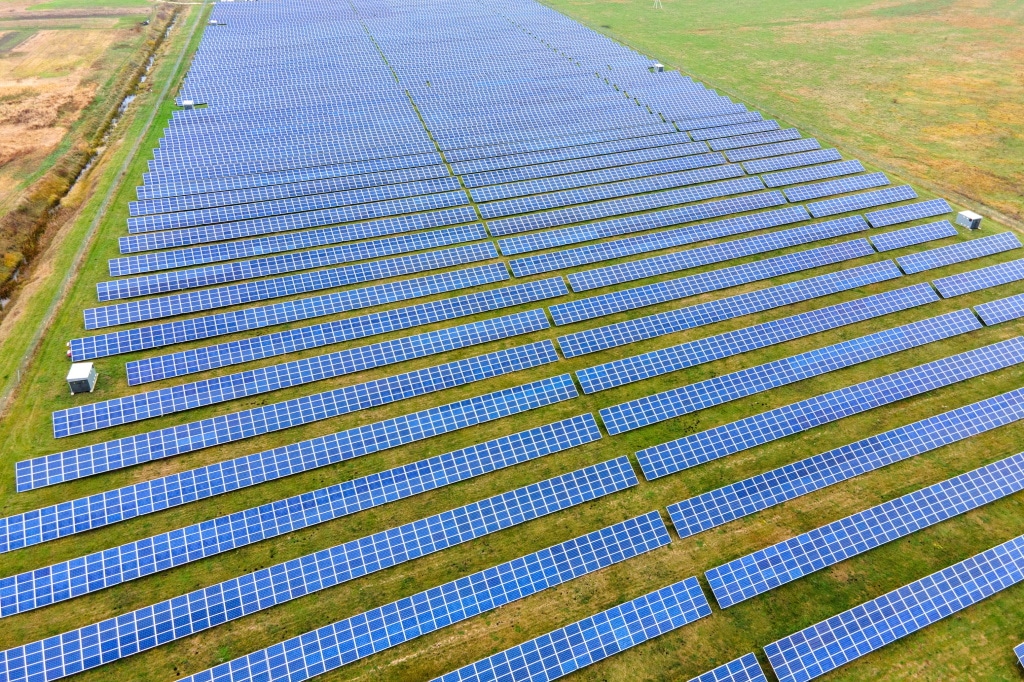 TOGO : la BOAD engage 38 M€ pour la centrale solaire d’Awandjélo de 42 MWc©Bilanol/Shutterstock