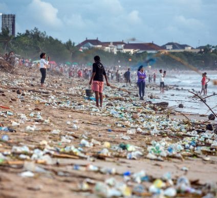 TUNISIE : 21 plages interdites de baignade pour pollution plastique © Maxim Blinkov / Shutterstock