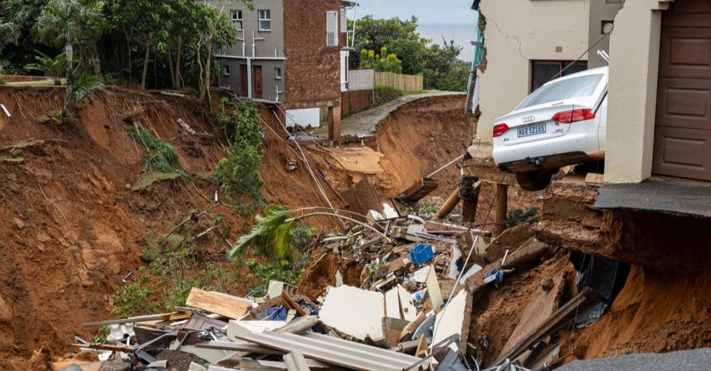 IVORY COAST: Faced with flood risks, a demolition operation in Abidjan © Gareth_Bargate /Shutterstock